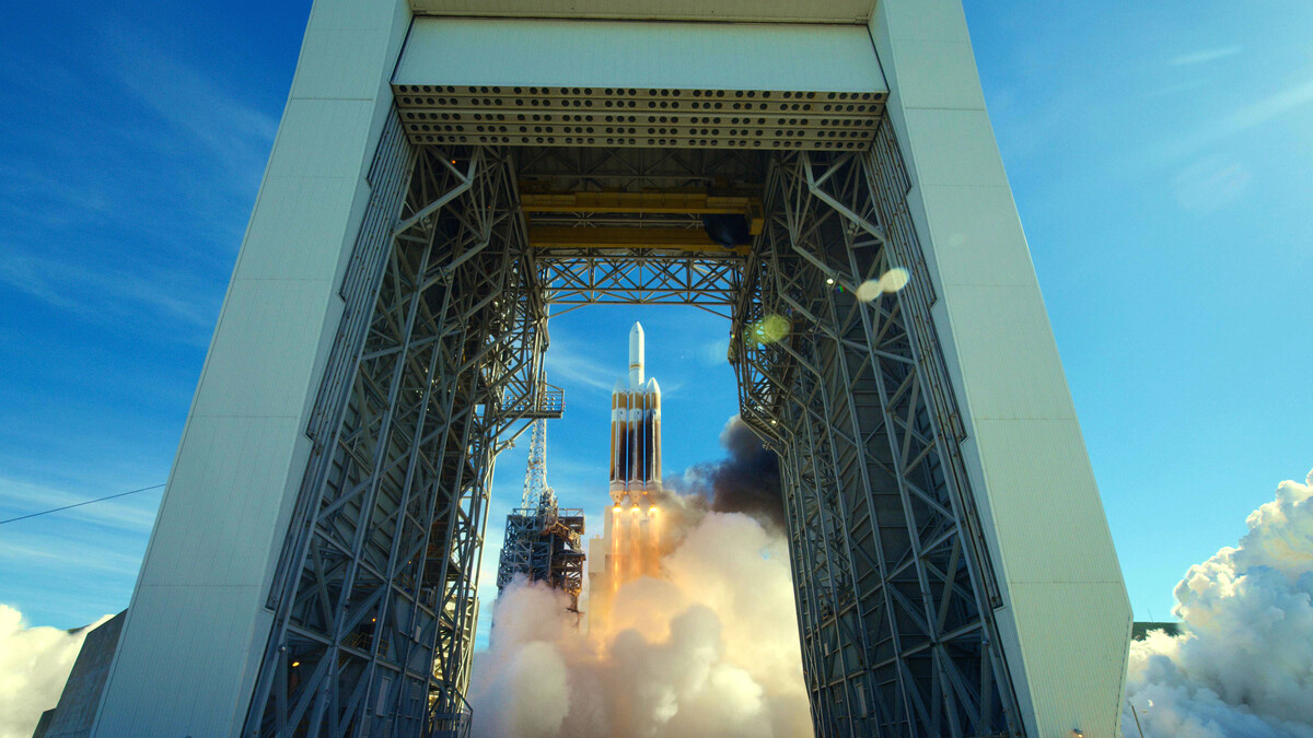 Delta IV Heavy Rocket in Asteroid Hunters 3D