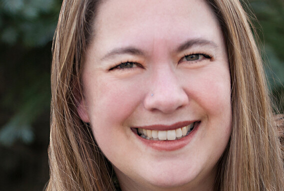 portrait of Tara Haelle, an independent science journalist